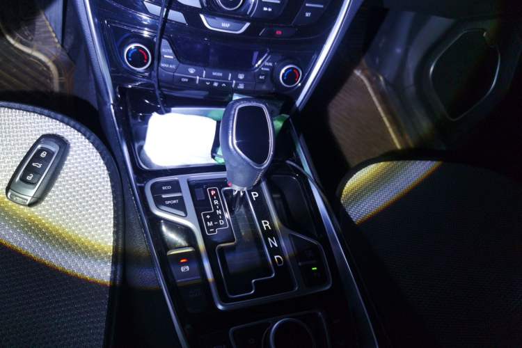 Used Geely Auto Emgrand GT 2016 1.8T Zunya Model Gear Lever