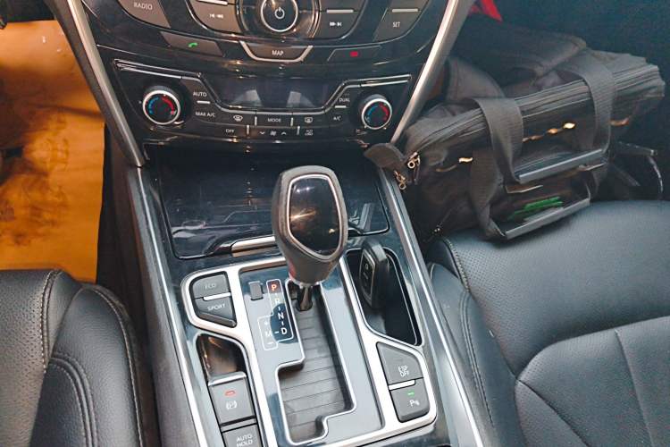 Used Geely Auto Emgrand GT 2016 1.8T Zunya Model Gear Lever