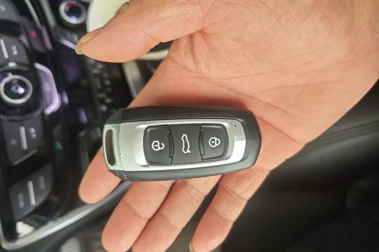 Used Geely Auto Emgrand GT 2016 2.4L Zunya Model Interior 1