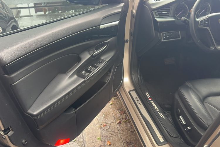 Used Geely Auto Emgrand GT 2016 1.8T Zunya Model Interior 4