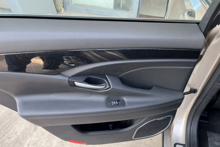 Used Geely Auto Emgrand GT 2016 2.4L Comfort Version Interior 5