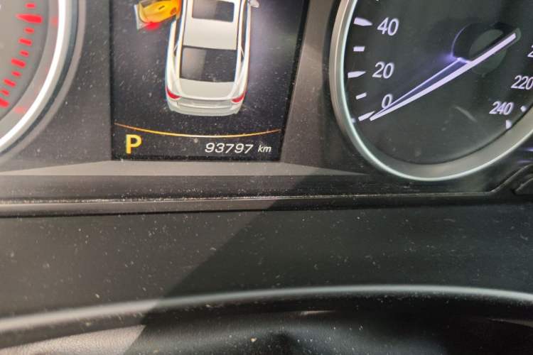 Used Geely Auto Emgrand GT 2016 1.8T Zunya Model Odometer Close Up