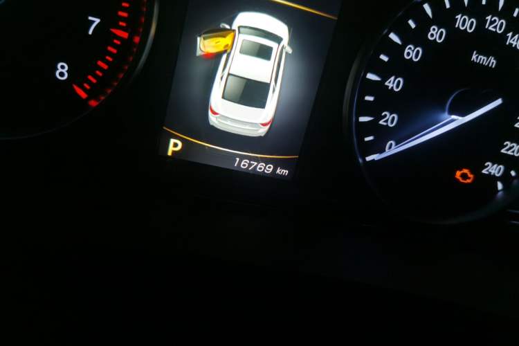 Used Geely Auto Emgrand GT 2016 1.8T Zunya Model Odometer Close Up