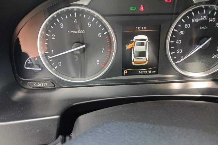 Used Geely Auto Emgrand GT 2016 1.8T Comfort Model Odometer Close Up
