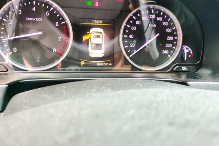 Used Geely Auto Emgrand GT 2016 2.4L Zunya Model Odometer Close Up