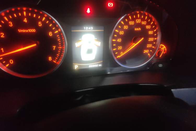 Used Geely Auto Emgrand GT 2016 1.8T Comfort Model Odometer Close Up