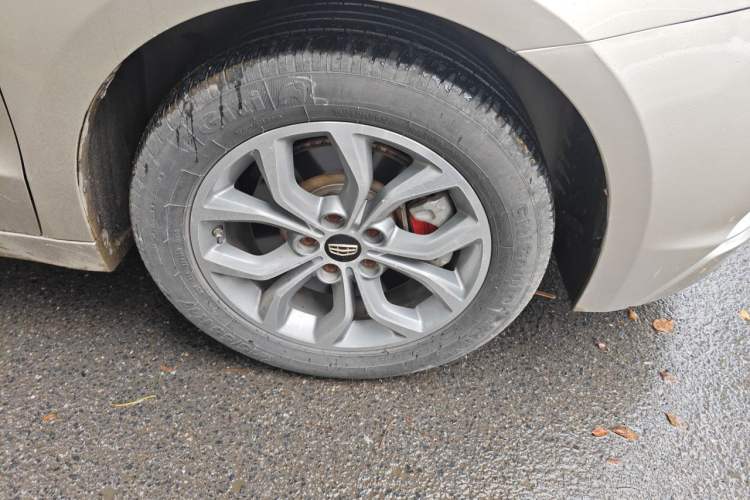 Used Geely Auto Emgrand GT 2016 2.4L Comfort Version Right Front Wheel Hub