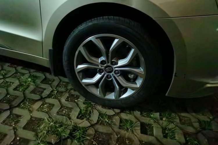 Used Geely Auto Emgrand GT 2016 1.8T Zunya Model Right Front Wheel Hub