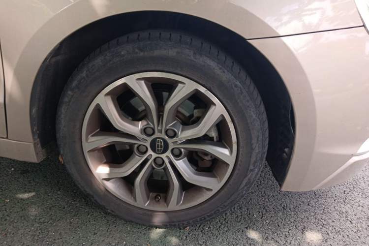Used Geely Auto Emgrand GT 2016 1.8T Comfort Model Right Front Wheel Hub