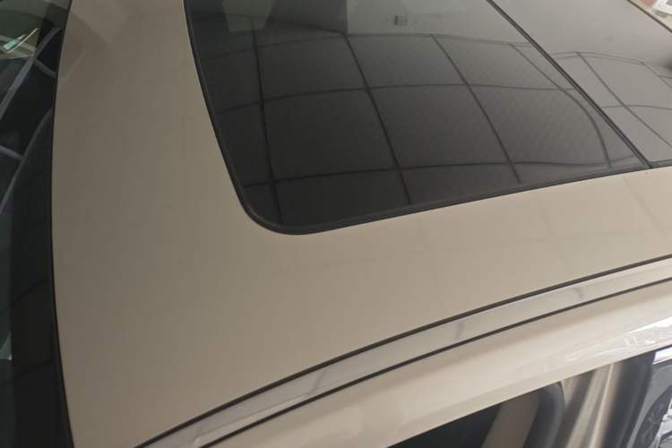 Used Geely Auto Emgrand GT 2016 2.4L Zunya Model Roof