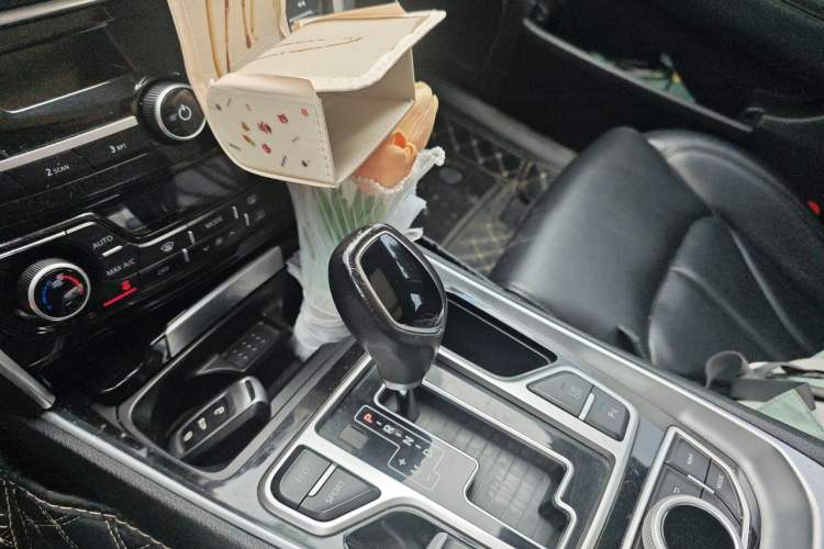 Used Geely Auto Emgrand GT 2016 2.4L Comfort Version Gear Lever