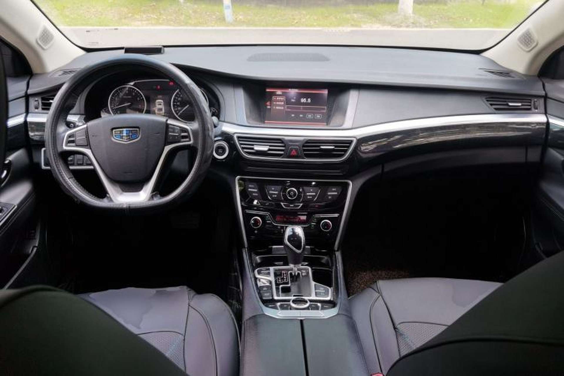 Used Geely Auto Emgrand GT 2016 2.4L Zunya Model Center Console