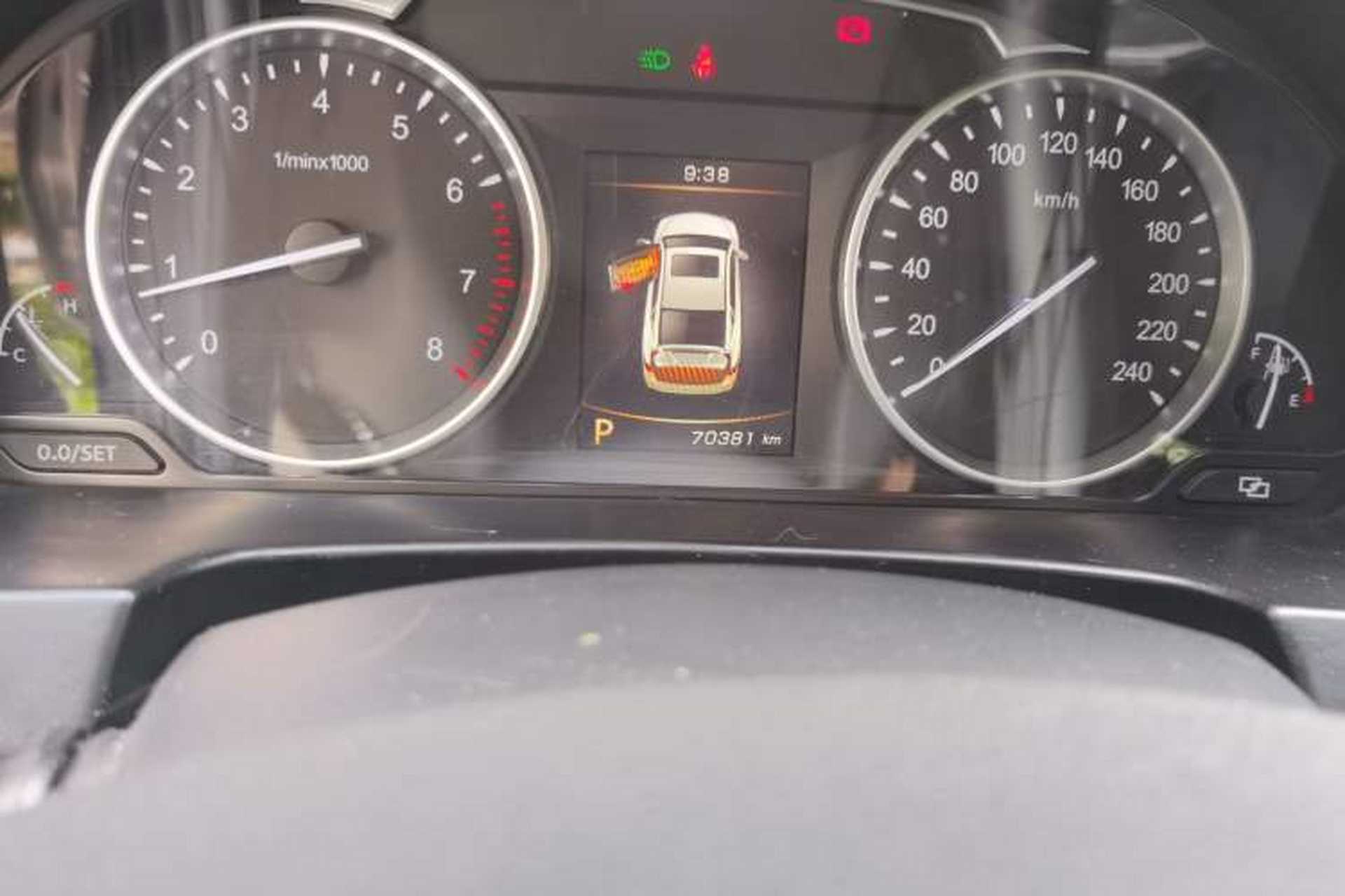 Used Geely Auto Emgrand GT 2016 2.4L Zunya Model Odometer Close Up