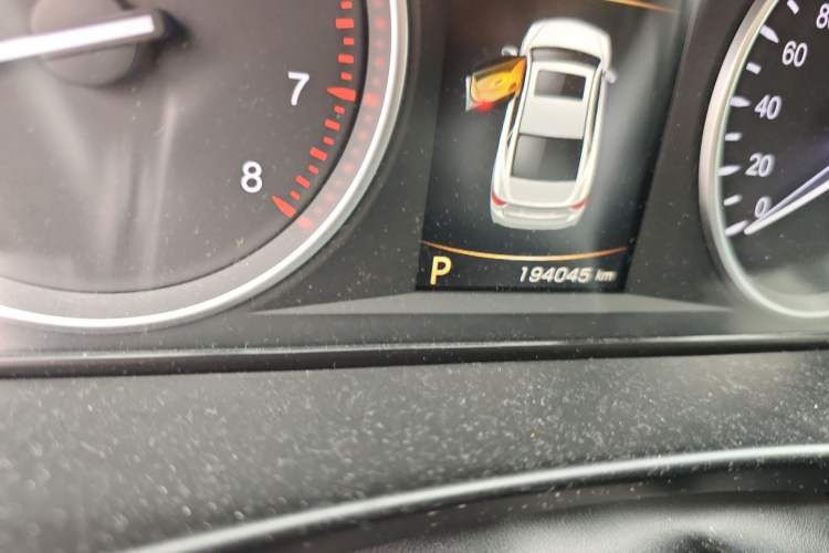 Used Geely Auto Emgrand GT 2016 1.8T Comfort Model Odometer Close Up