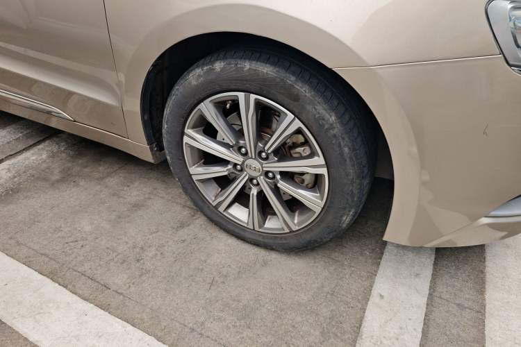Used Geely Auto Emgrand GT 2016 1.8T Comfort Model Right Front Wheel Hub
