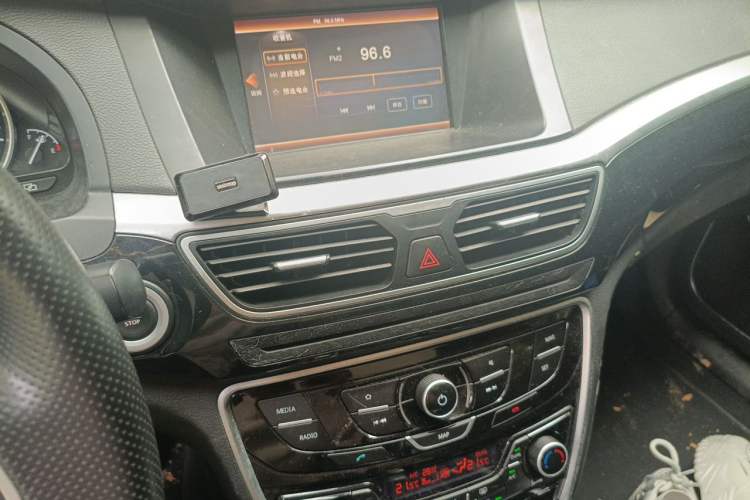 Used Geely Auto Emgrand GT 2016 2.4L Zunya Model Audio And AC Panel