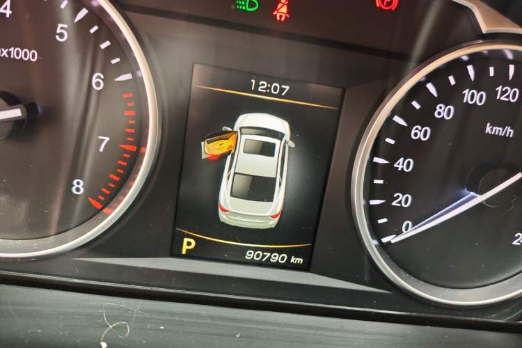 Used Geely Auto Emgrand GT 2016 2.4L Comfort Version Odometer Close Up
