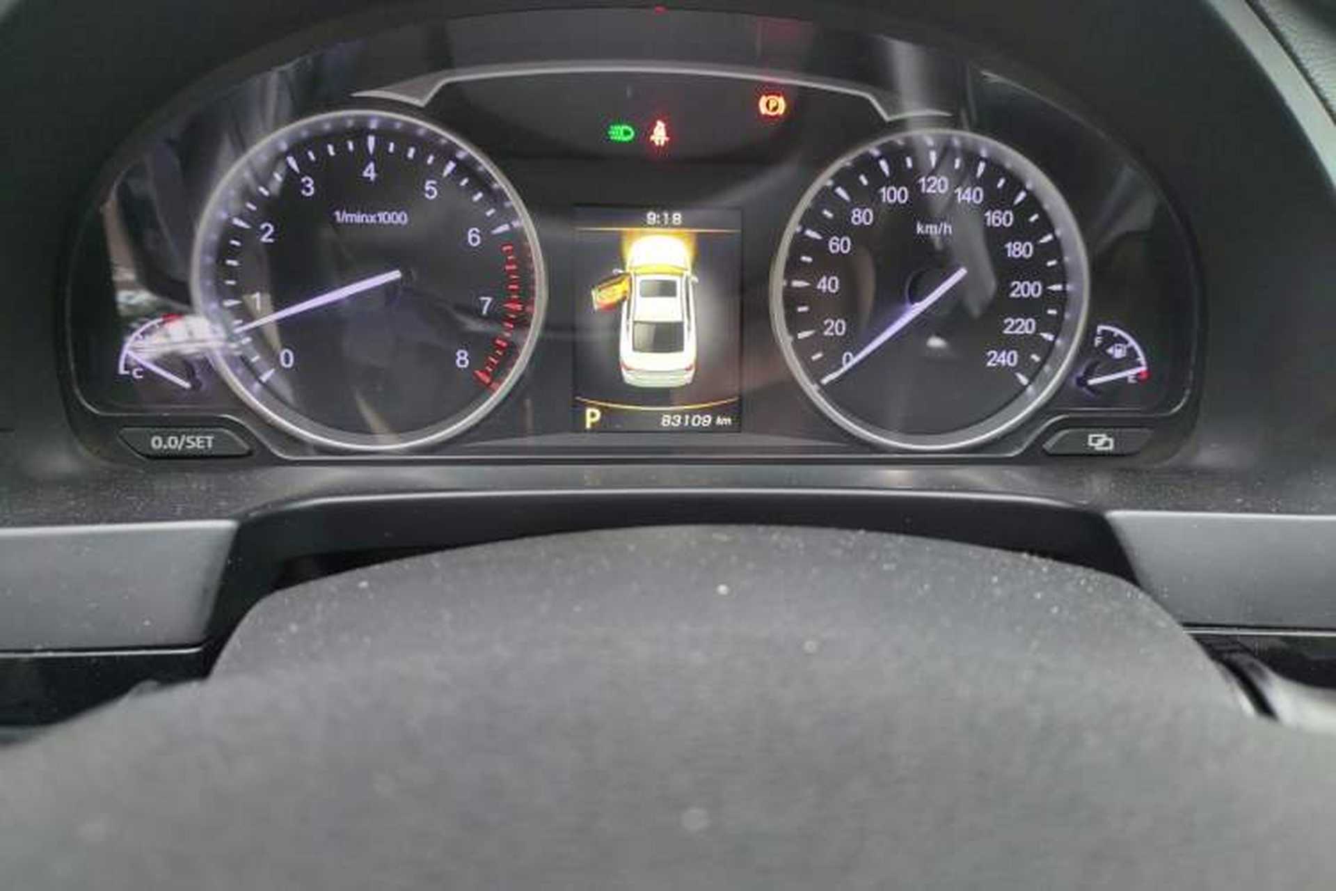 Used Geely Auto Emgrand GT 2016 1.8T Comfort Model Odometer Close Up
