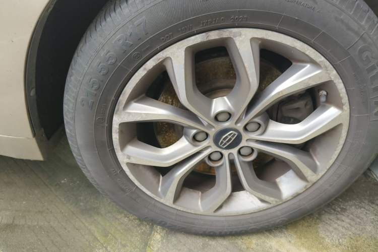 Used Geely Auto Emgrand GT 2016 2.4L Comfort Version Right Front Wheel Hub