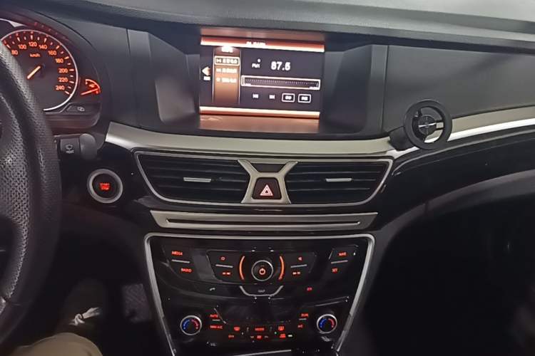 Used Geely Auto Emgrand GT 2016 2.4L Zunya Model Audio And AC Panel