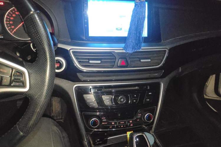 Used Geely Auto Emgrand GT 2016 2.4L Comfort Version Audio And AC Panel