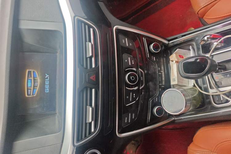 Used Geely Auto Emgrand GT 2016 1.8T Zunya Model Audio And AC Panel