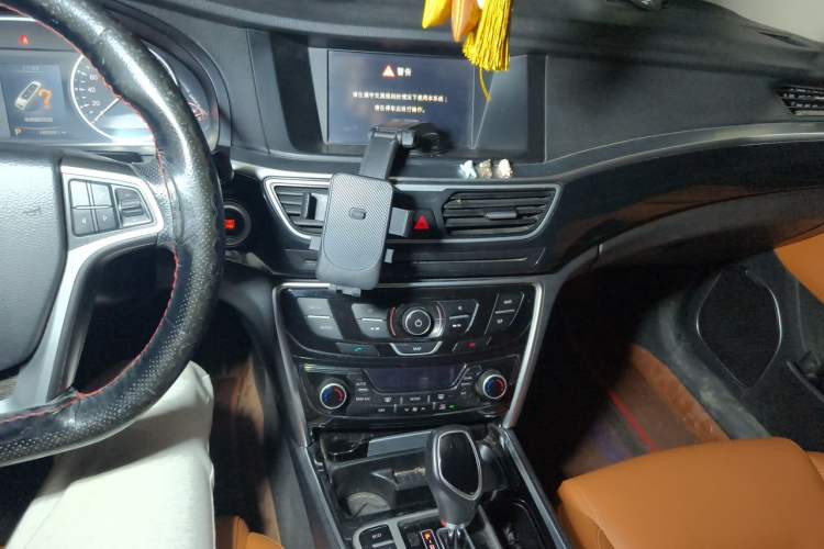 Used Geely Auto Emgrand GT 2016 1.8T Zunya Model Audio And AC Panel