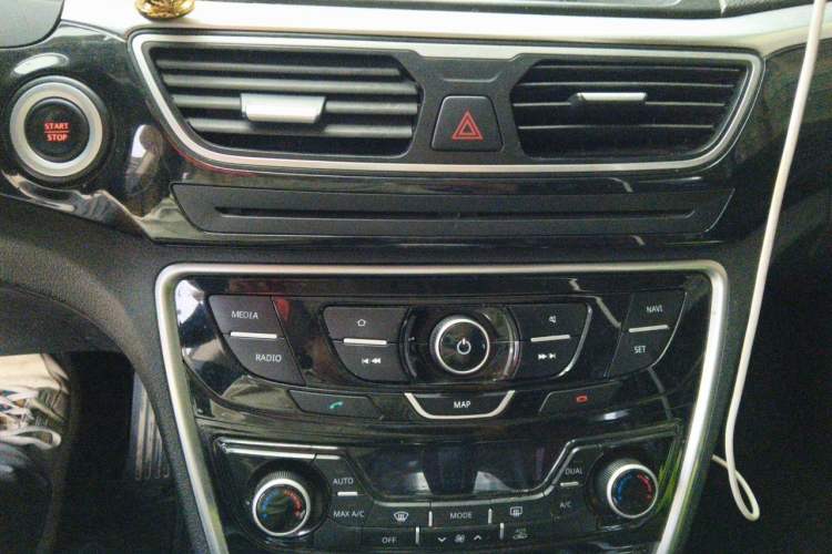 Used Geely Auto Emgrand GT 2016 1.8T Zunya Model Audio And AC Panel