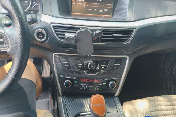 Used Geely Auto Emgrand GT 2016 1.8T Zunya Model Audio And AC Panel