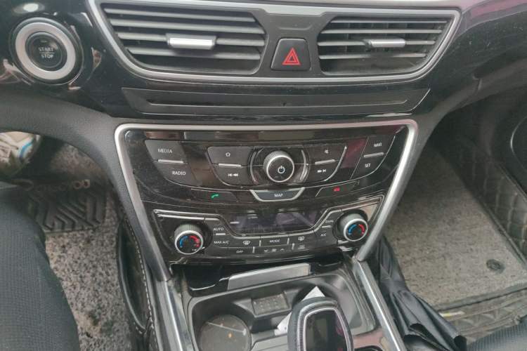 Used Geely Auto Emgrand GT 2016 2.4L Zunya Model Audio And AC Panel