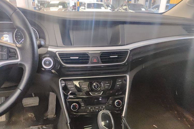 Used Geely Auto Emgrand GT 2016 2.4L Zunya Model Audio And AC Panel