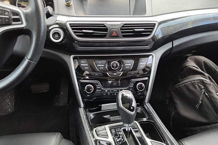 Used Geely Auto Emgrand GT 2016 1.8T Zunya Model Audio And AC Panel