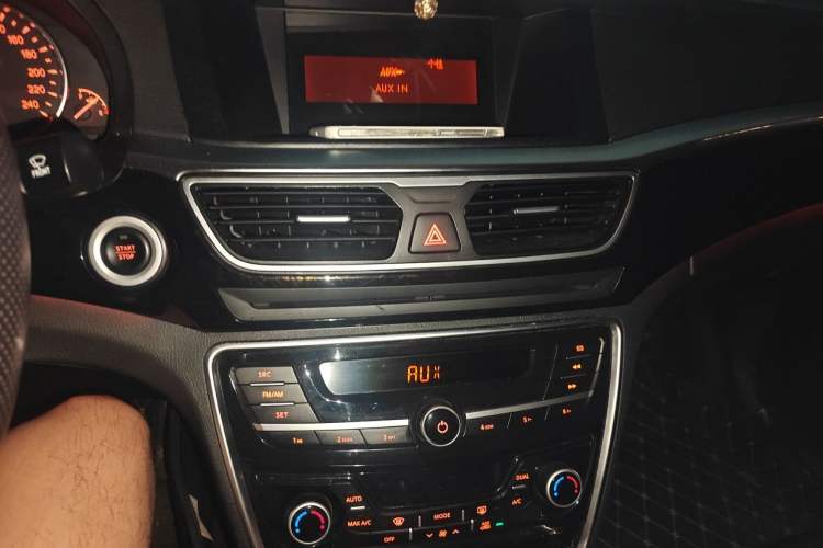 Used Geely Auto Emgrand GT 2016 1.8T Comfort Model Audio And AC Panel