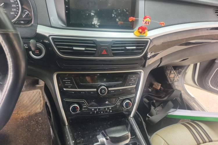 Used Geely Auto Emgrand GT 2016 1.8T Comfort Model Audio And AC Panel