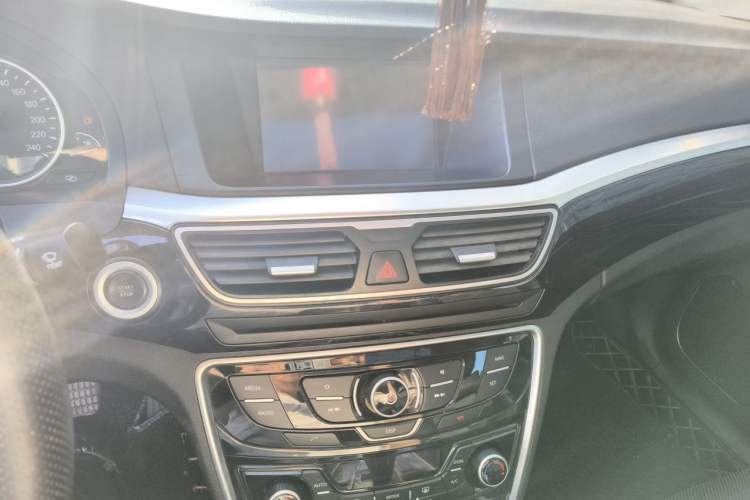 Used Geely Auto Emgrand GT 2016 1.8T Zunya Model Audio And AC Panel
