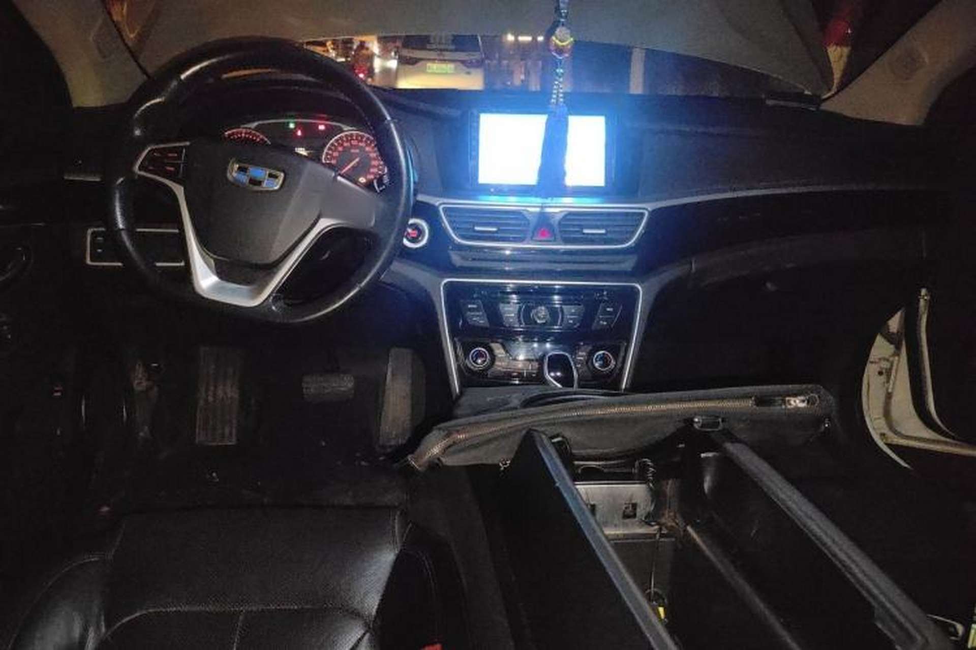 Used Geely Auto Emgrand GT 2016 2.4L Comfort Version Center Console