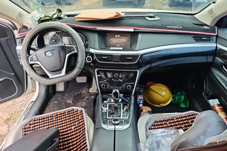 Used Geely Auto Emgrand GT 2016 1.8T Zunya Model Center Console