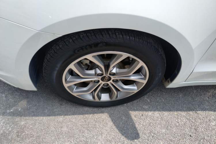 Used Geely Auto Emgrand GT 2016 2.4L Comfort Version Exterior 4