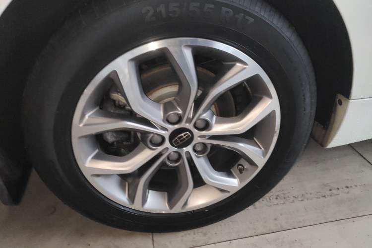 Used Geely Auto Emgrand GT 2016 2.4L Zunya Model Exterior 5