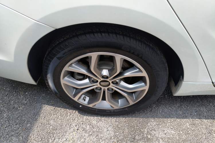 Used Geely Auto Emgrand GT 2016 2.4L Comfort Version Exterior 5