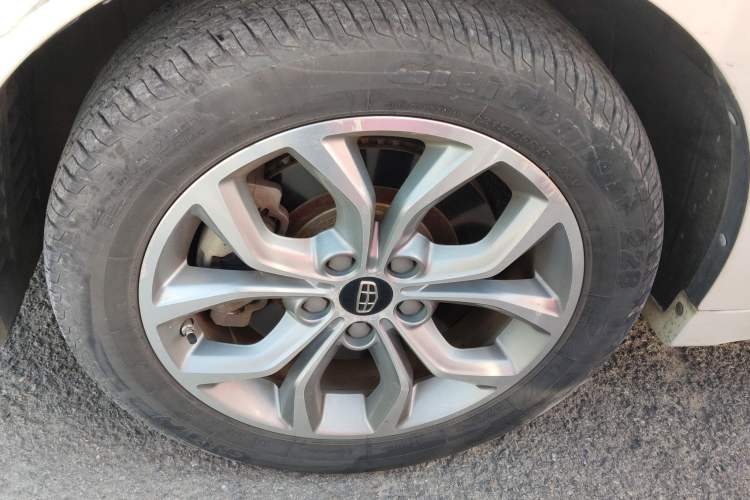 Used Geely Auto Emgrand GT 2016 2.4L Comfort Version Exterior 7