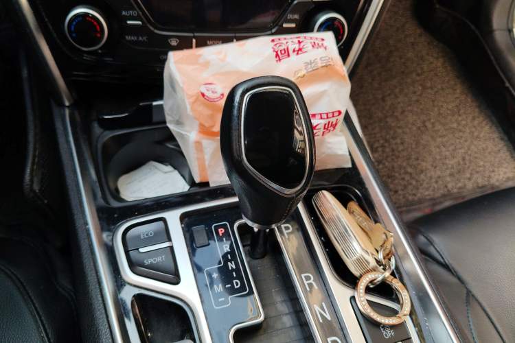Used Geely Auto Emgrand GT 2016 1.8T Zunya Model Gear Lever