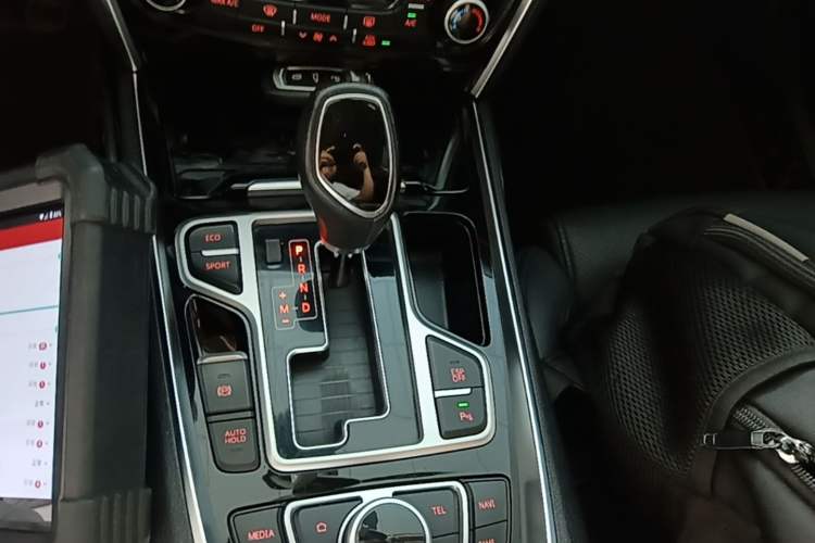 Used Geely Auto Emgrand GT 2016 1.8T Zunya Model Gear Lever