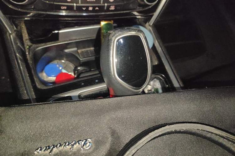 Used Geely Auto Emgrand GT 2016 2.4L Comfort Version Gear Lever