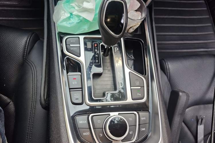 Used Geely Auto Emgrand GT 2016 1.8T Zunya Model Gear Lever