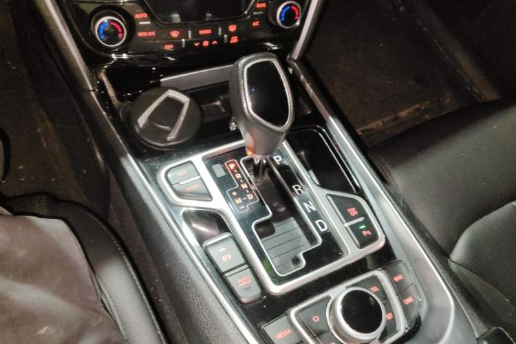 Used Geely Auto Emgrand GT 2016 1.8T Zunya Model Gear Lever