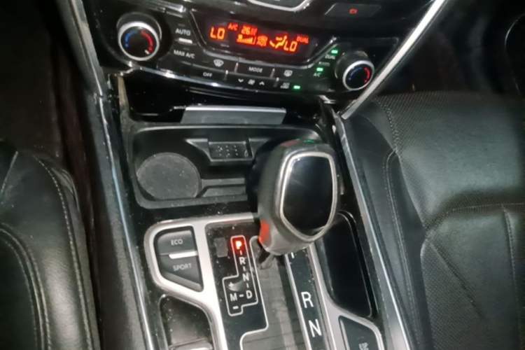Used Geely Auto Emgrand GT 2016 1.8T Zunya Model Gear Lever