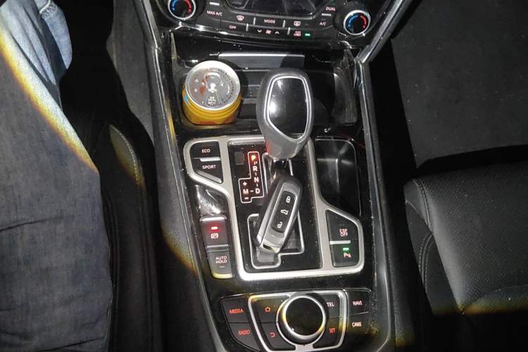 Used Geely Auto Emgrand GT 2016 2.4L Zunya Model Gear Lever