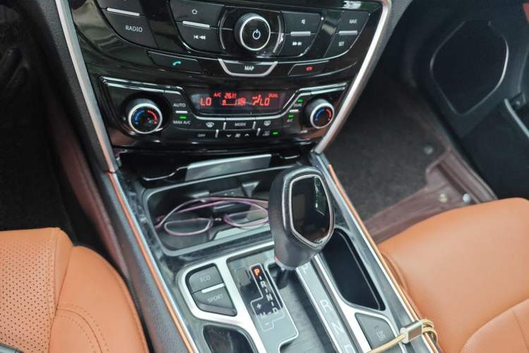 Used Geely Auto Emgrand GT 2016 1.8T Zunya Model Gear Lever