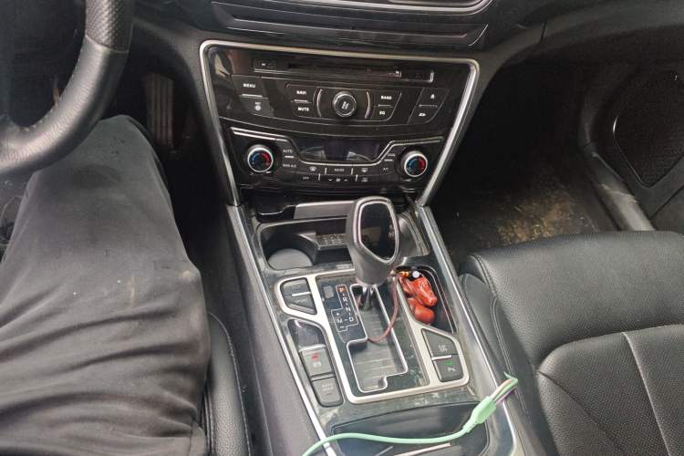 Used Geely Auto Emgrand GT 2016 1.8T Zunya Model Gear Lever